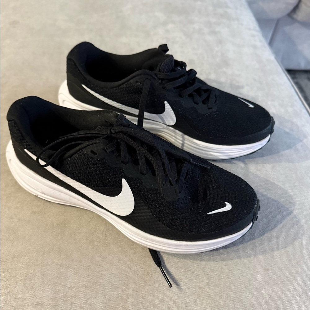 Women’s Nike Running Sneakers Size 7.5